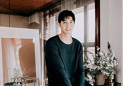PORTRAIT_HEN4.jpg