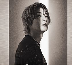 Kim_Hyun_Joong_GRIS_FONCE_PRISM_TIME_InPixio.jpg